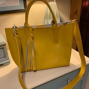 Yellow tote purse!